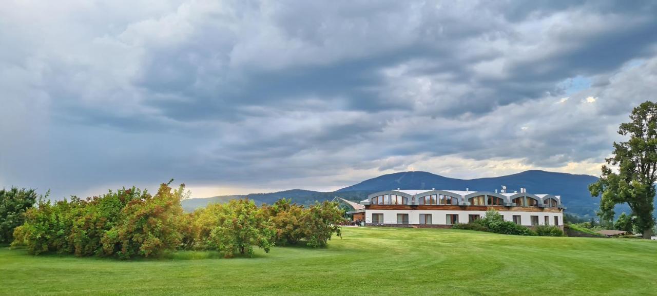 Grund Resort Golf And Ski Mladé Buky Exteriör bild
