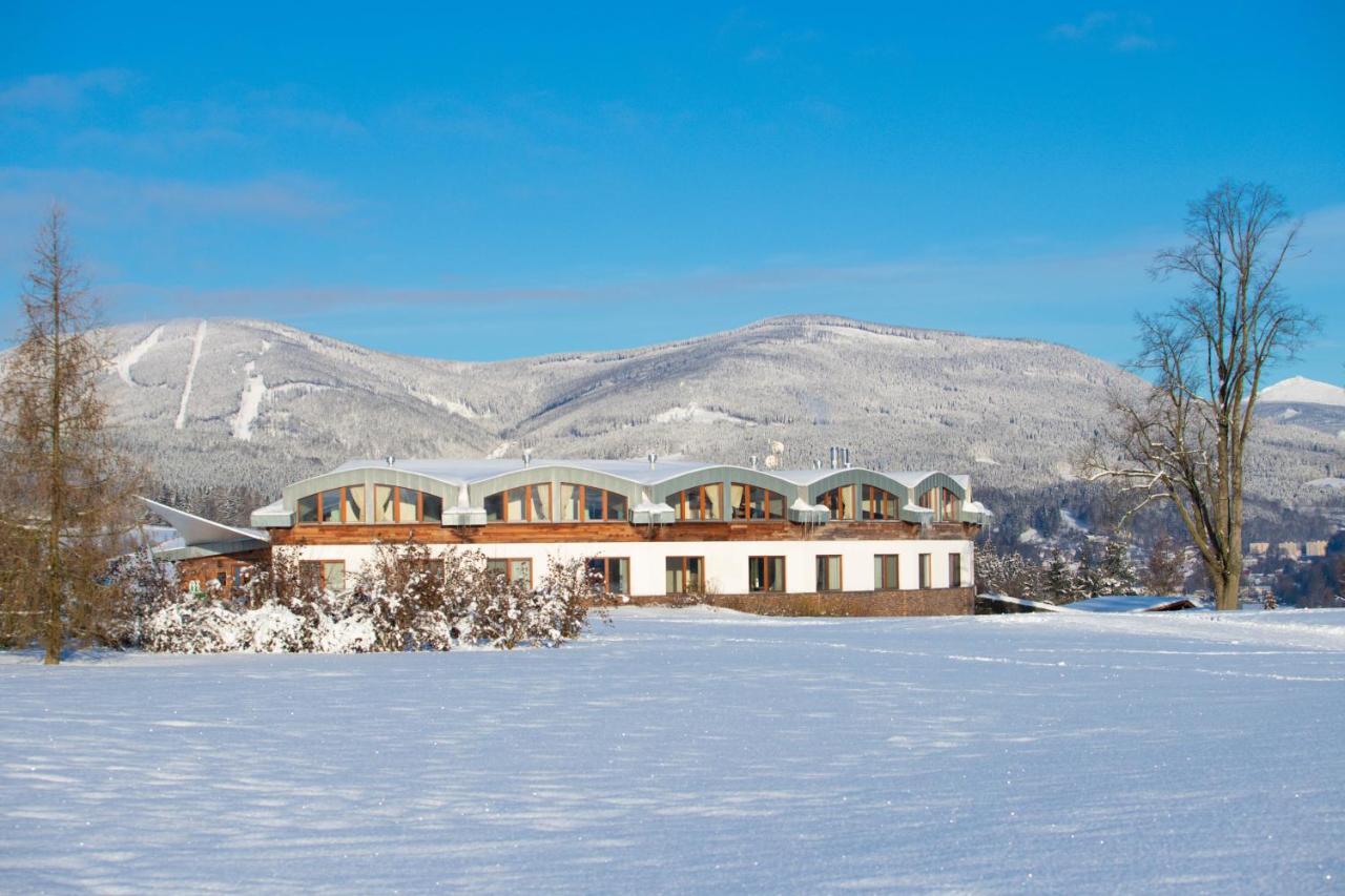 Grund Resort Golf And Ski Mladé Buky Exteriör bild