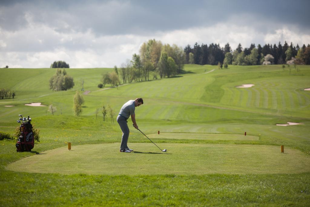 Grund Resort Golf And Ski Mladé Buky Exteriör bild
