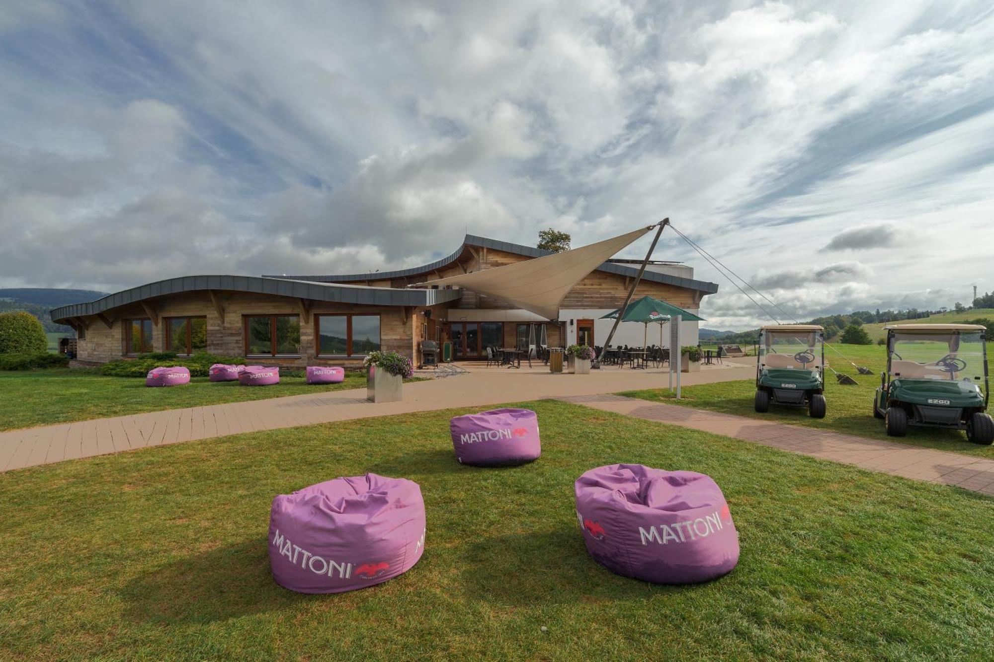 Grund Resort Golf And Ski Mladé Buky Exteriör bild