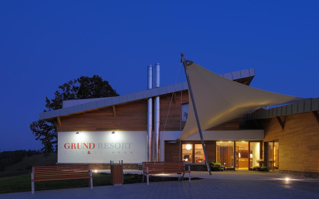 Grund Resort Golf And Ski Mladé Buky Exteriör bild