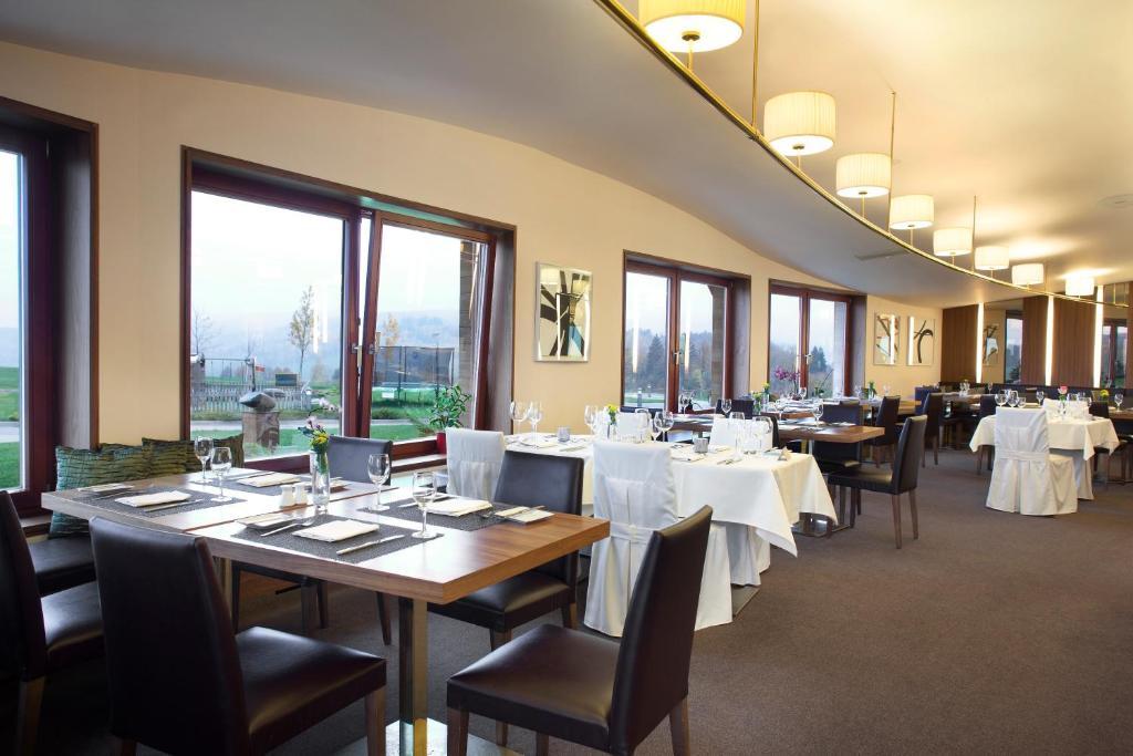 Grund Resort Golf And Ski Mladé Buky Exteriör bild