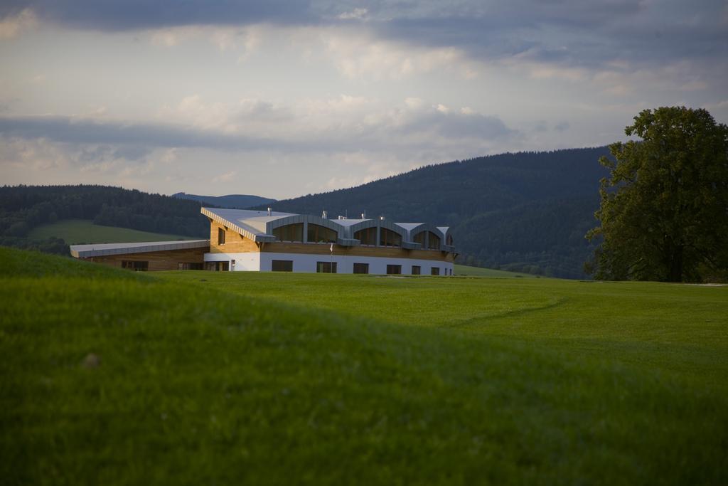 Grund Resort Golf And Ski Mladé Buky Exteriör bild